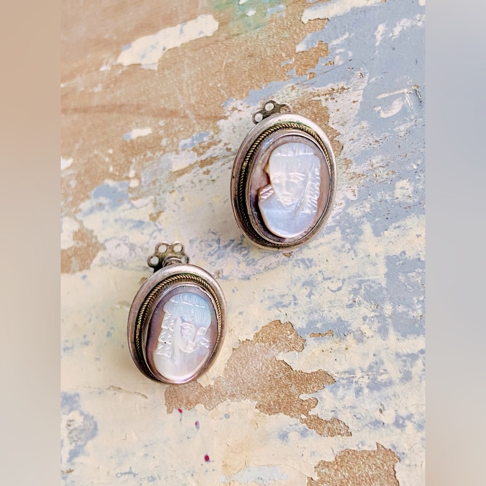 Antique Carved Mother of Pearl Shell Cameo Screw Back Earrings set in 800 Silver - Picture 2 of 8
